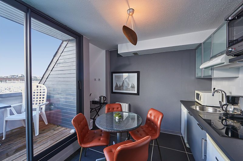 appartement-de-32m-balcon-vue-mer-hotel-spa-camaret-thalassa